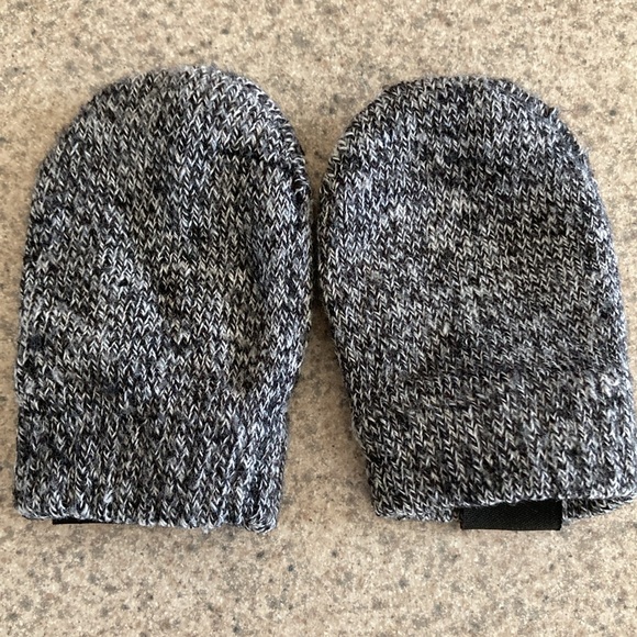 CANADA WEATHER GEAR Beanie Mittens Set Heather Gray - Picture 11 of 12